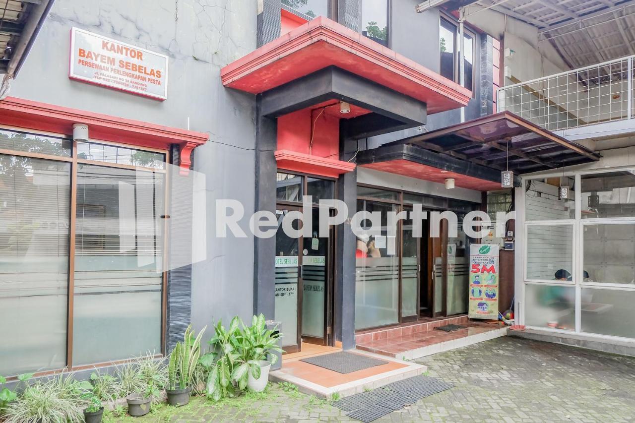 Oyo 2675 Sebelas Syariah Hotel